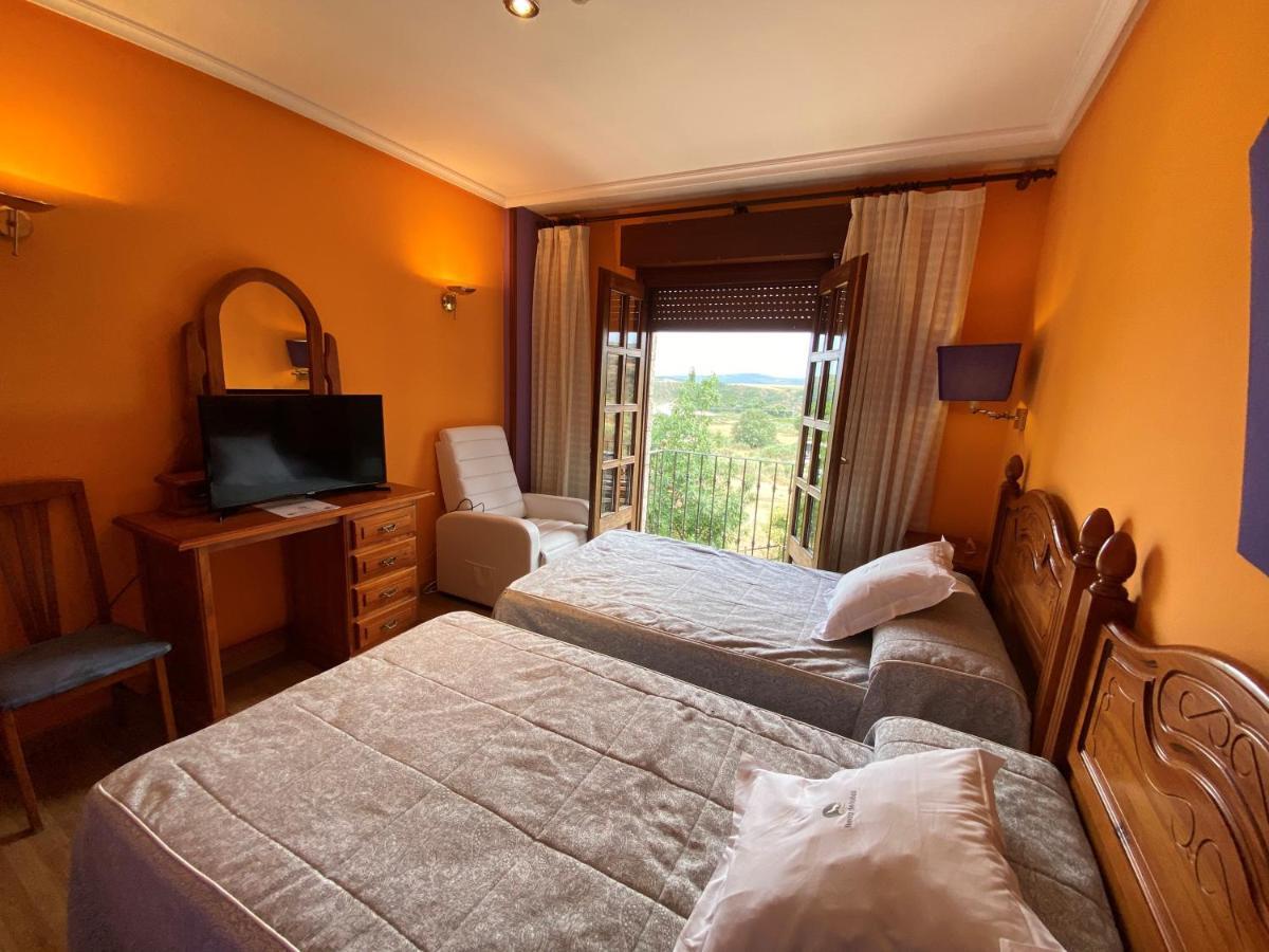 Tierra De Lobos Hotel Puebla de Sanabria Ngoại thất bức ảnh