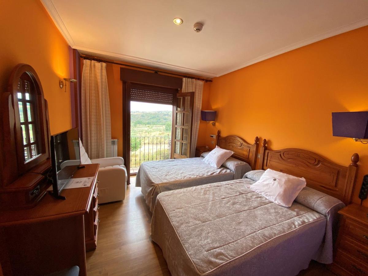 Tierra De Lobos Hotel Puebla de Sanabria Ngoại thất bức ảnh