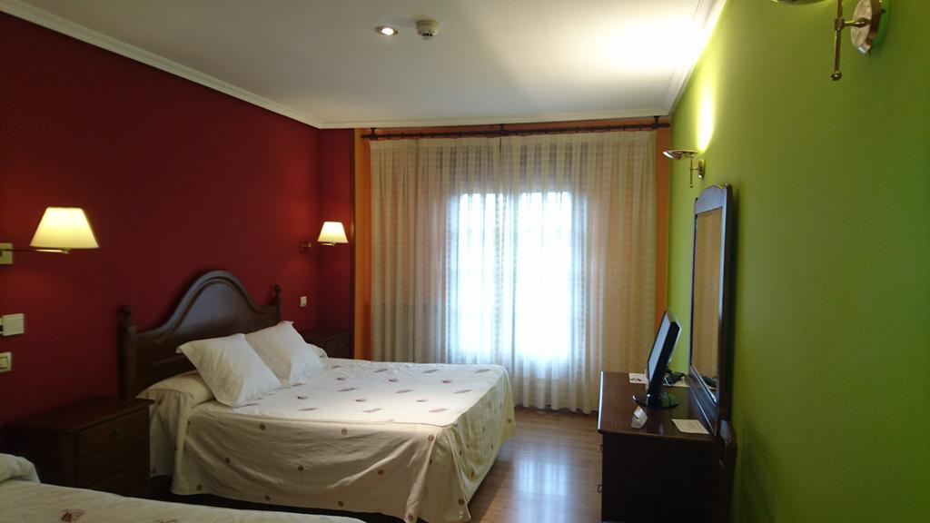 Tierra De Lobos Hotel Puebla de Sanabria Ngoại thất bức ảnh