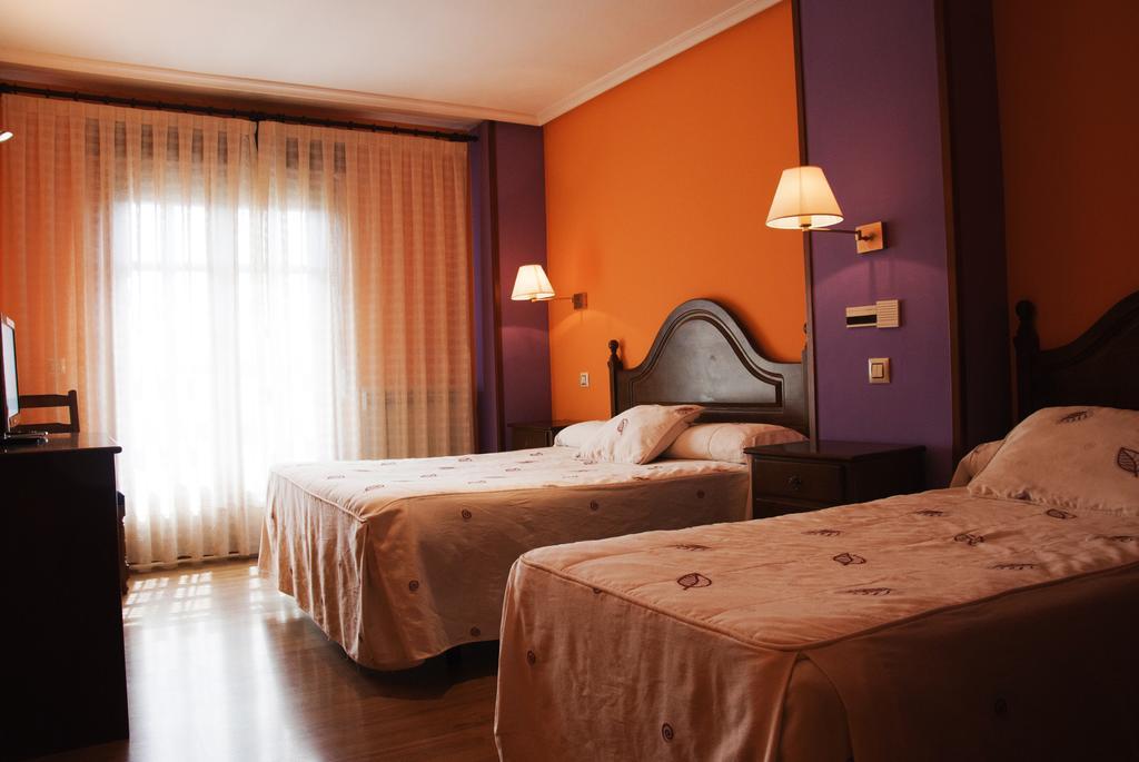 Tierra De Lobos Hotel Puebla de Sanabria Ngoại thất bức ảnh