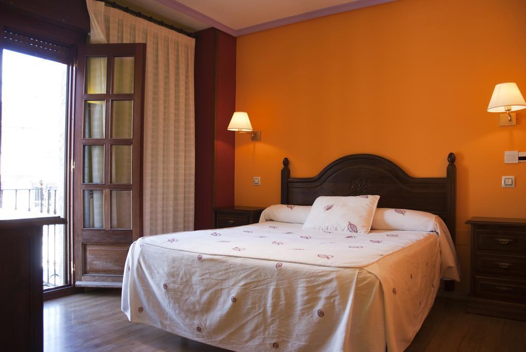 Tierra De Lobos Hotel Puebla de Sanabria Ngoại thất bức ảnh