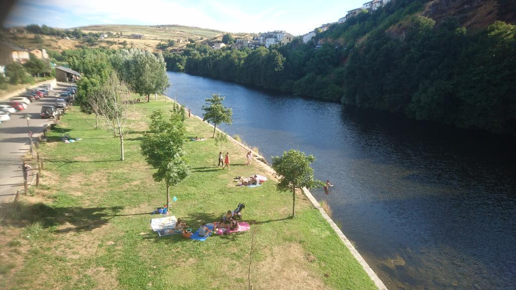 Tierra De Lobos Hotel Puebla de Sanabria Ngoại thất bức ảnh